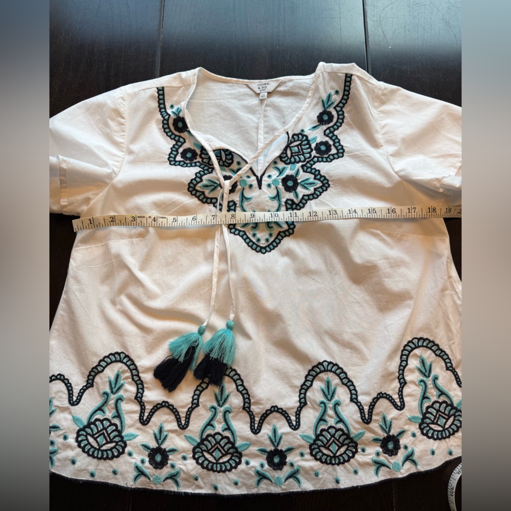Crown & Ivy Embroidered Tunic Top - Boho Tassel Detail - Size S Petite - Picture 6 of 9